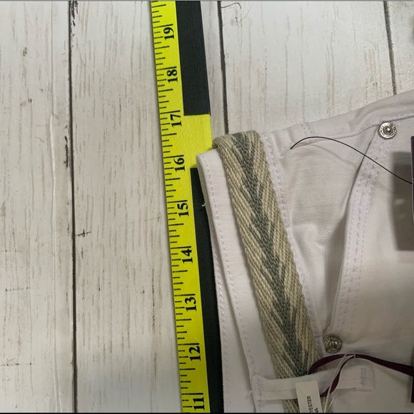 NWT Gloria Vanderbilt White Slimming Capris Sz. 6 - Picture 8 of 16
